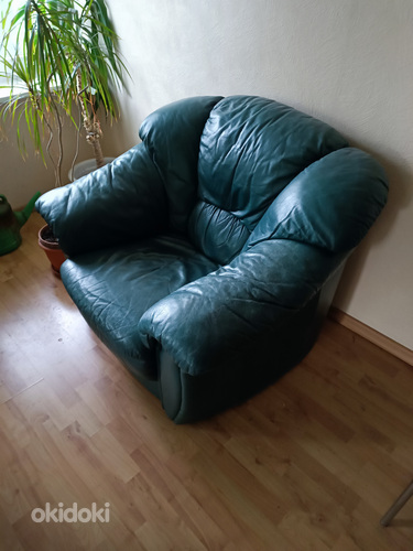 Nahkdiivan ja tugitool