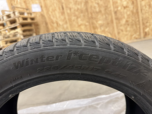 Шины Hankook Winter iCept iz2 225/45/R17 с шипами (1 фото из 5)