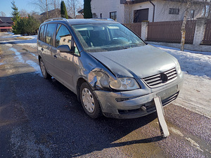 2003 VW Touran 1.9 TDI 77kW varuosadeks (2 foto / 9)