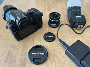 Vähekasutatud Panasonic GH4 kahe objektiivi ja välguga (2 foto / 3)