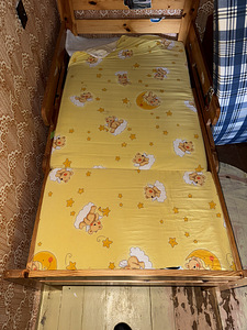Детская кровать (1 фото из 2)