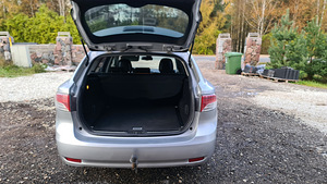 Toyota Avensis (6 foto / 10)