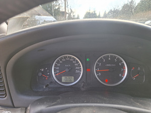 Nissan almera (6 foto / 11)