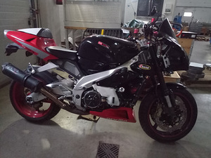 Aprilia rsv 1000 (2 foto / 5)