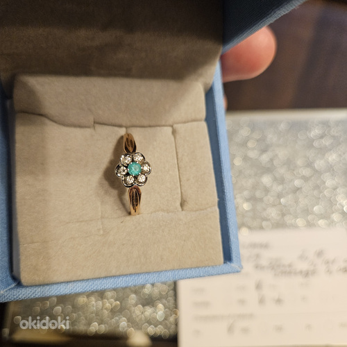 Золотое кольцо с бриллиантами и изумрудом, размер 18 (фото #2)