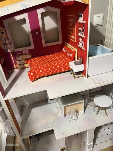 Радужный высокий кукольный домик с аксессуарами (фото #3)