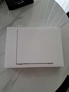 Macbook Air 15 M5 (1 foto / 2)