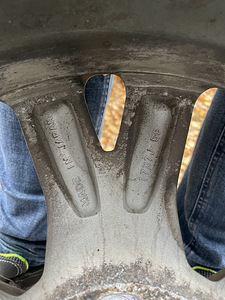 Оригинальные диски Subaru 205/50R17 + зимние шины (2 фото из 7)