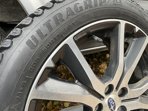 Оригинальные диски Subaru 205/50R17 + зимние шины (7 фото из 7)