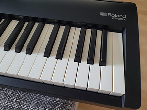 ROLAND FP-30X BK DIGITAALNE KLAVER (4 foto / 6)