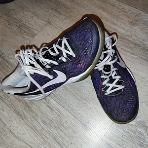 Кроссовки nike (2 фото из 2)