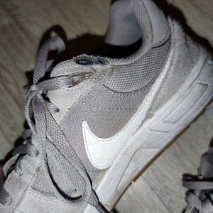 Кроссовки nike (2 фото из 3)