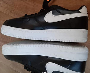 Новые кроссовки Nike (1 фото из 2)