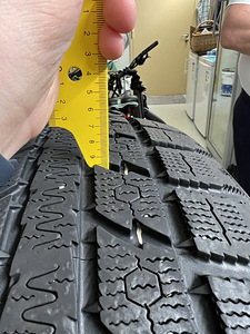 Lamellrehvid 285/45R19 2tk + 255/50R19 2tk väga head! (4 foto / 10)