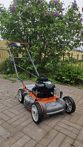 Muruniiduk Husqvarna iseliikuv (1 foto / 4)