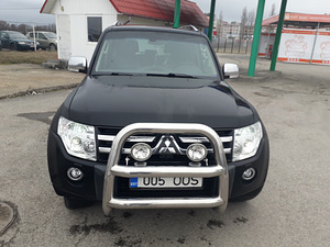 Mitsubishi Pajero (5 foto / 6)