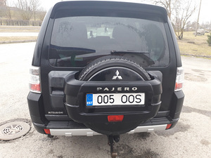 Mitsubishi Pajero (6 foto / 6)