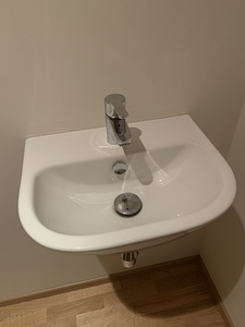Valamu Vitra + Kludi segisti + sifoon (1 foto / 2)