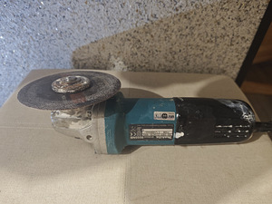 Болгарка Makita (1 фото из 2)