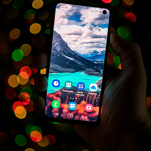 Samsung Galaxy S10e (1 foto / 7)
