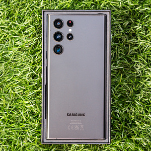 Samsung Galaxy S22 Ultra 256/12 telefon (2 foto / 6)