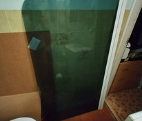 Стеклянная перегородка для ванны с стыком к стене
