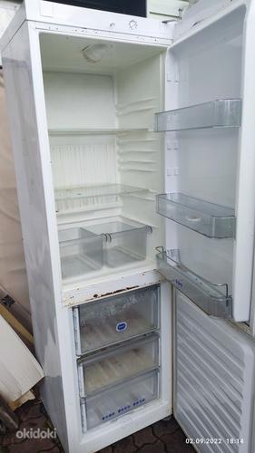 Холодильник с морозилкой (фото #2)