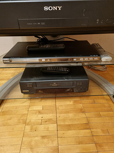 Televiisor koos alusega (5 foto / 7)