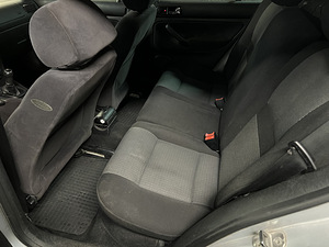 Volkswagen Golf 1.4 (9 foto / 12)