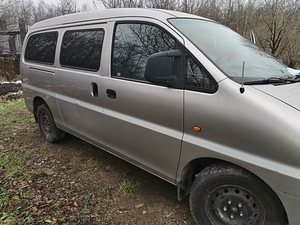 HYUNDAI H-1 (1 foto / 4)