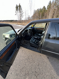Mercedes-Benz 300D TURBO (9 foto / 12)