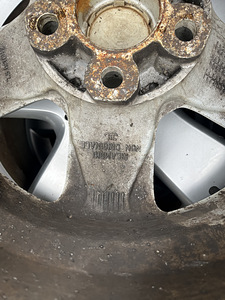 Mercedes-Benz veljed rehvidega (4 foto / 8)