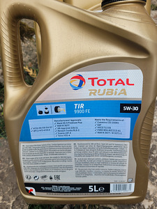 Total моторное масло 5л 5w30 (1 фото из 3)