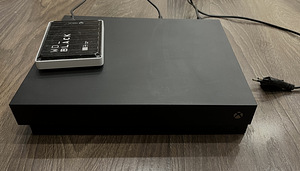 XBox One X mängukonsool (2 foto / 3)