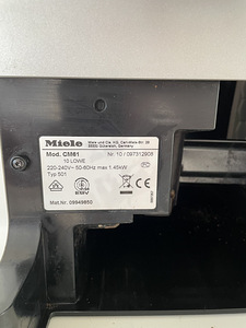 Кофемашина для эспрессо и кофе Miele CM61 белая (6 фото из 6)