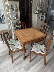 Стол и стулья (2 фото из 3)