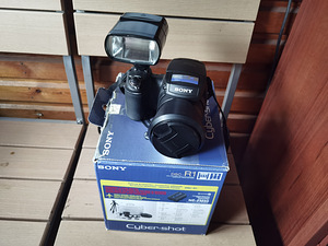 Sony Cyber-shot R1 (1 foto / 3)