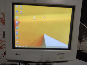 Crt монитор экран (1 фото из 4)