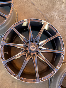 Veljed BK Racing R18 (6 foto / 10)