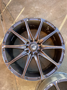 Veljed BK Racing R18 (7 foto / 10)