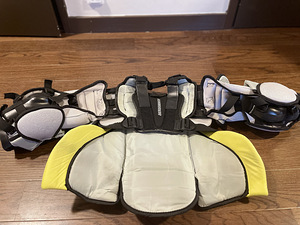 Warrior JR Ritual X3 VÄRAVAVAHI RINNAKAITSE (3 foto / 3)