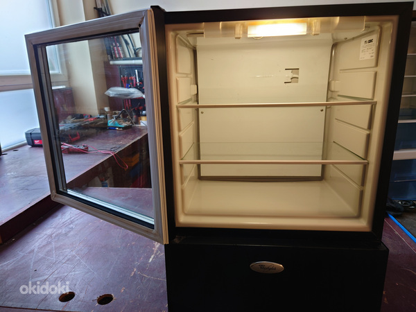 Холодильник со стеклянной дверью (фото #3)
