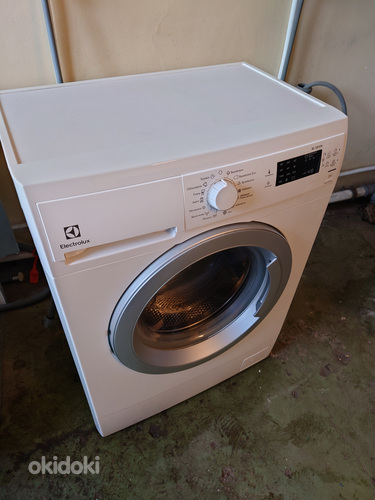 Узкая стиральная машина Elektrolux 6 кг (фото #1)