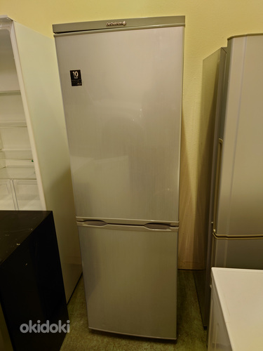 Холодильник серого цвета (фото #2)