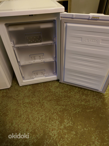 Холодильник серого цвета (фото #3)