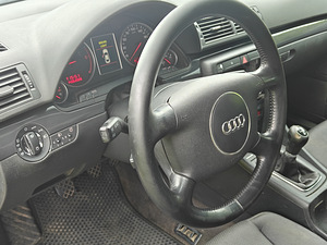 Audi A4 (3 foto / 10)