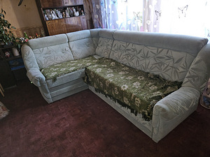 Угловой диван (1 фото из 1)