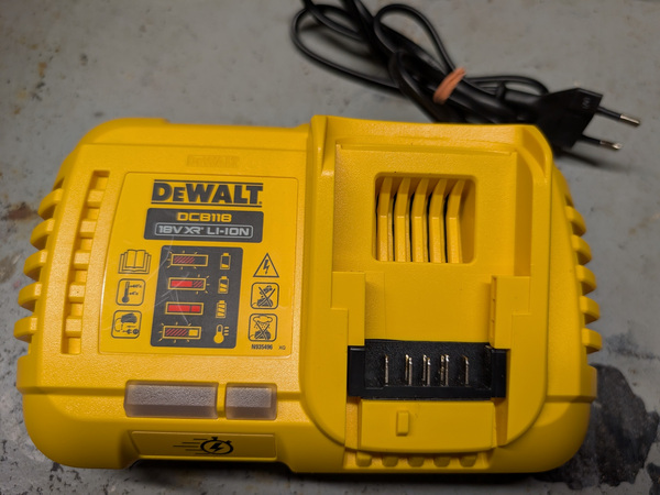 DeWalt dcb118 быстрое зарядное устройство новое