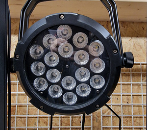 IP65 18PCS RGBWA+UV WATERPROOF 6 IN 1 LED PAR (3 foto / 3)