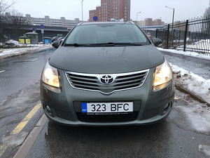 Toyota Avensis 1.8 T27, универсал. (8 фото из 13)
